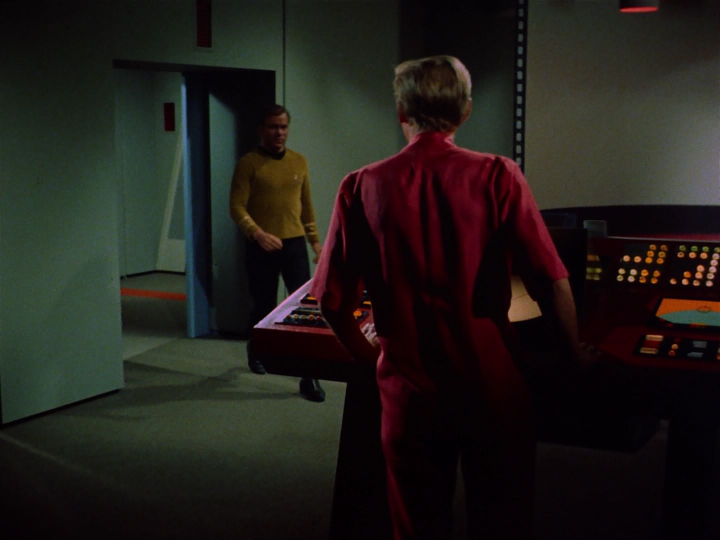 ariane179254_StarTrek_2x07_Catspaw_0075.jpg