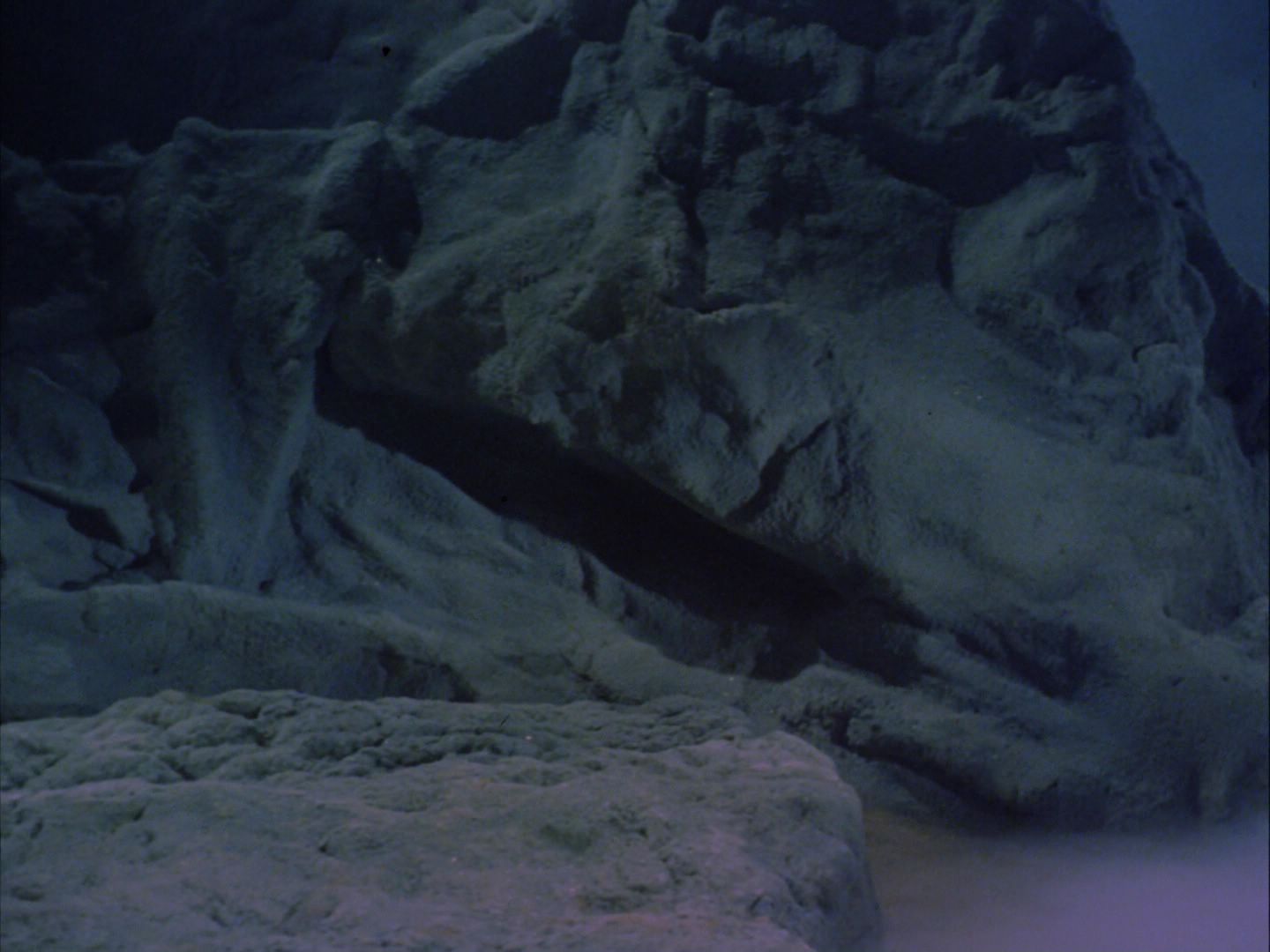 ariane179254_StarTrek_2x07_Catspaw_0234.jpg