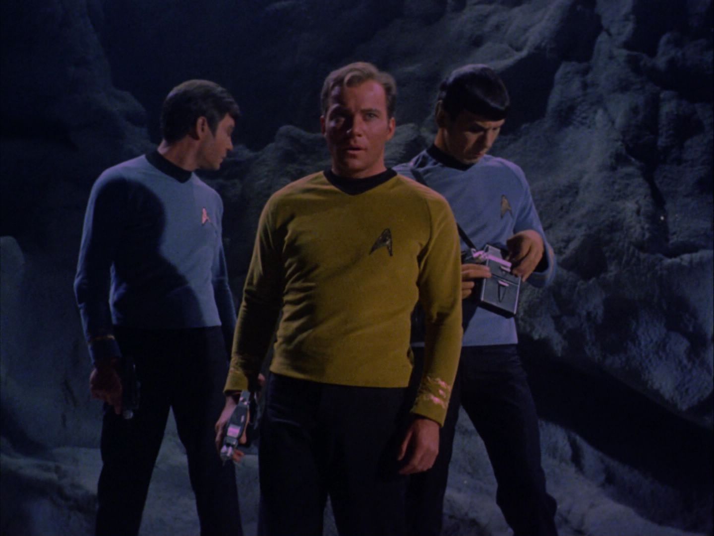 ariane179254_StarTrek_2x07_Catspaw_0254.jpg