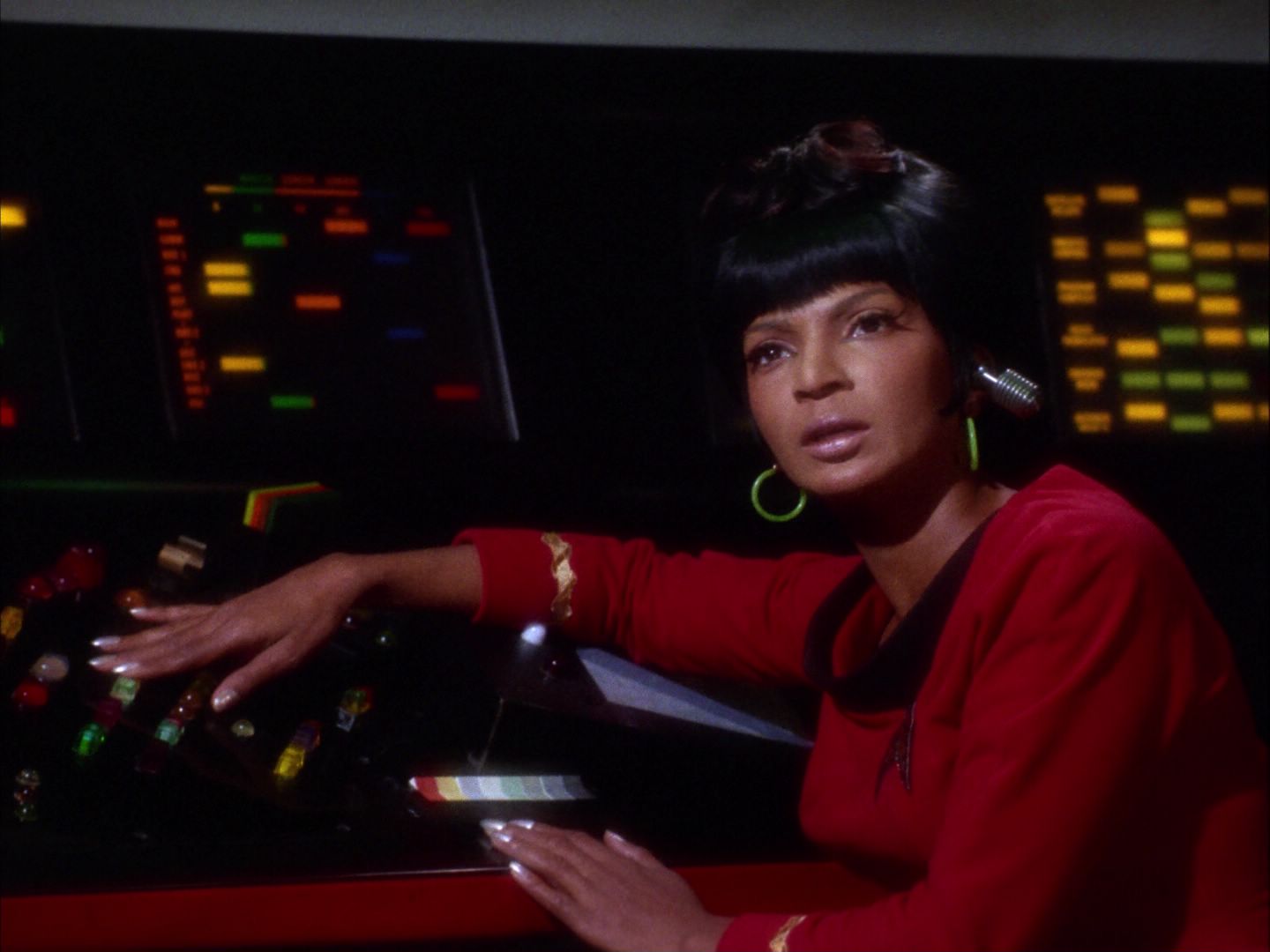ariane179254_StarTrek_2x07_Catspaw_0352.jpg