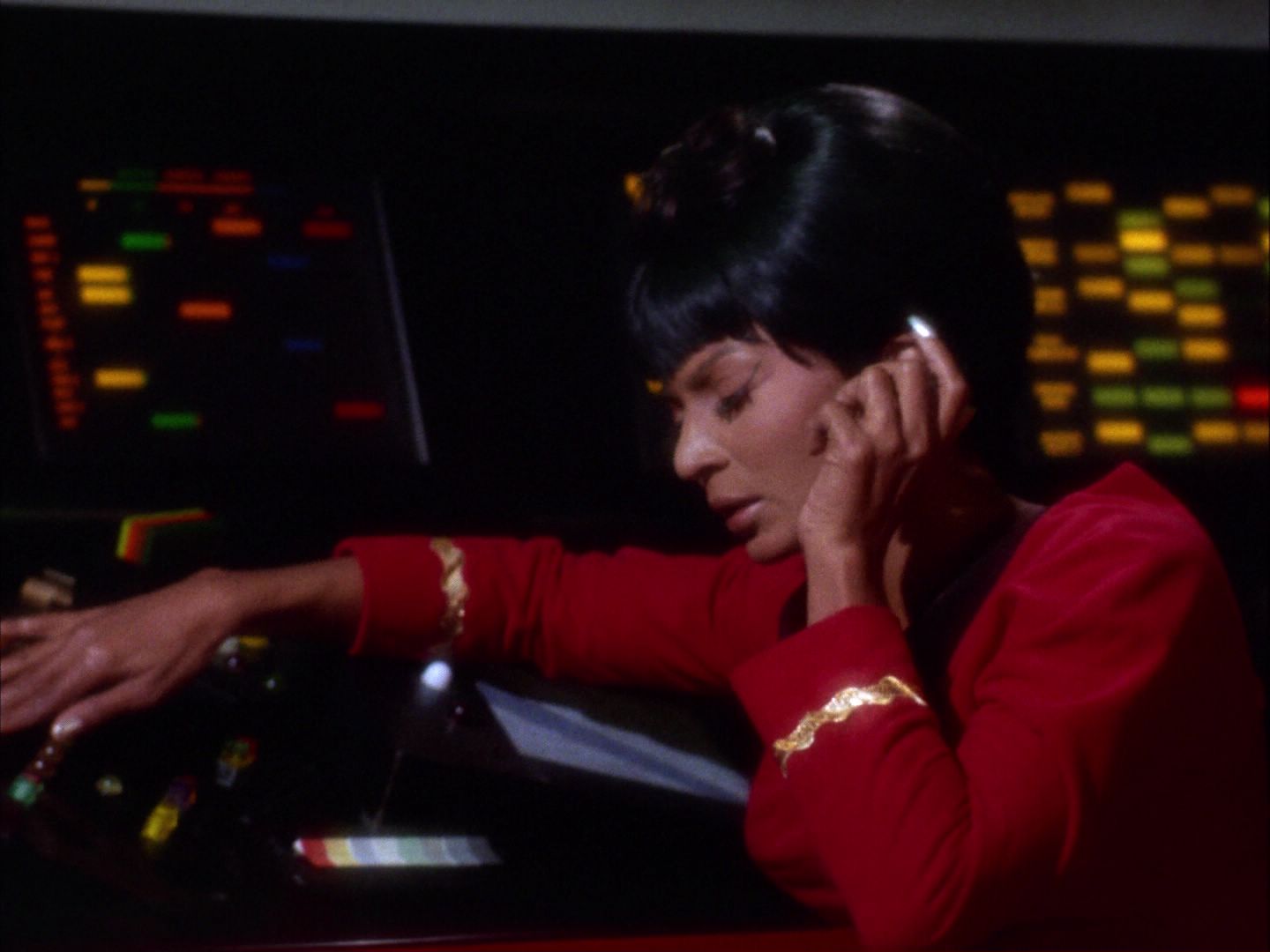 ariane179254_StarTrek_2x07_Catspaw_0354.jpg