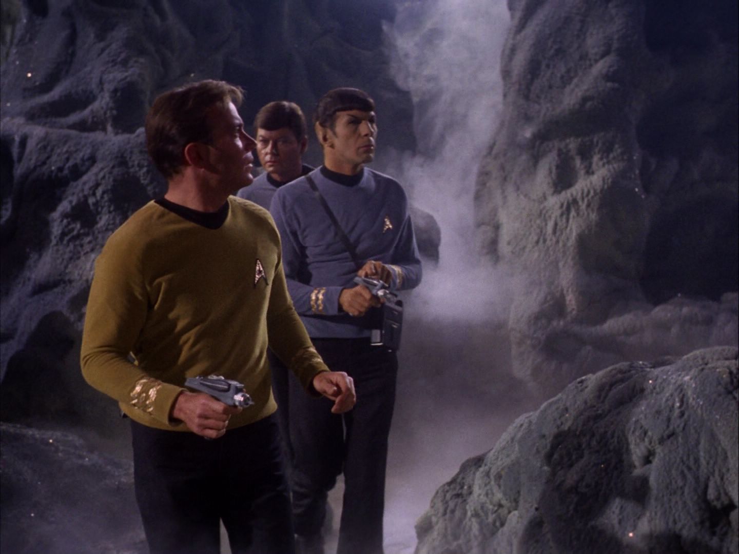 ariane179254_StarTrek_2x07_Catspaw_0402.jpg