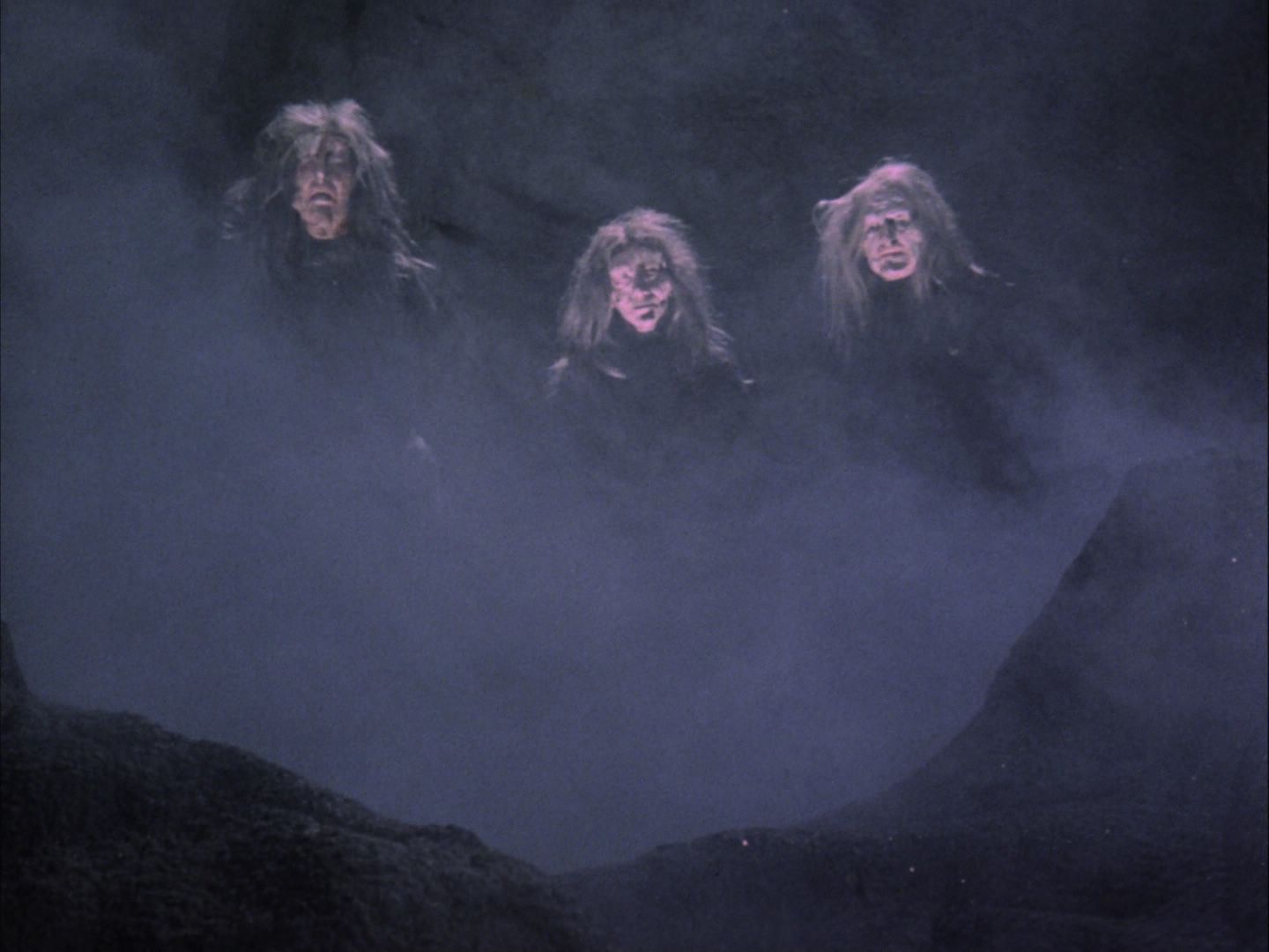 ariane179254_StarTrek_2x07_Catspaw_0424.jpg