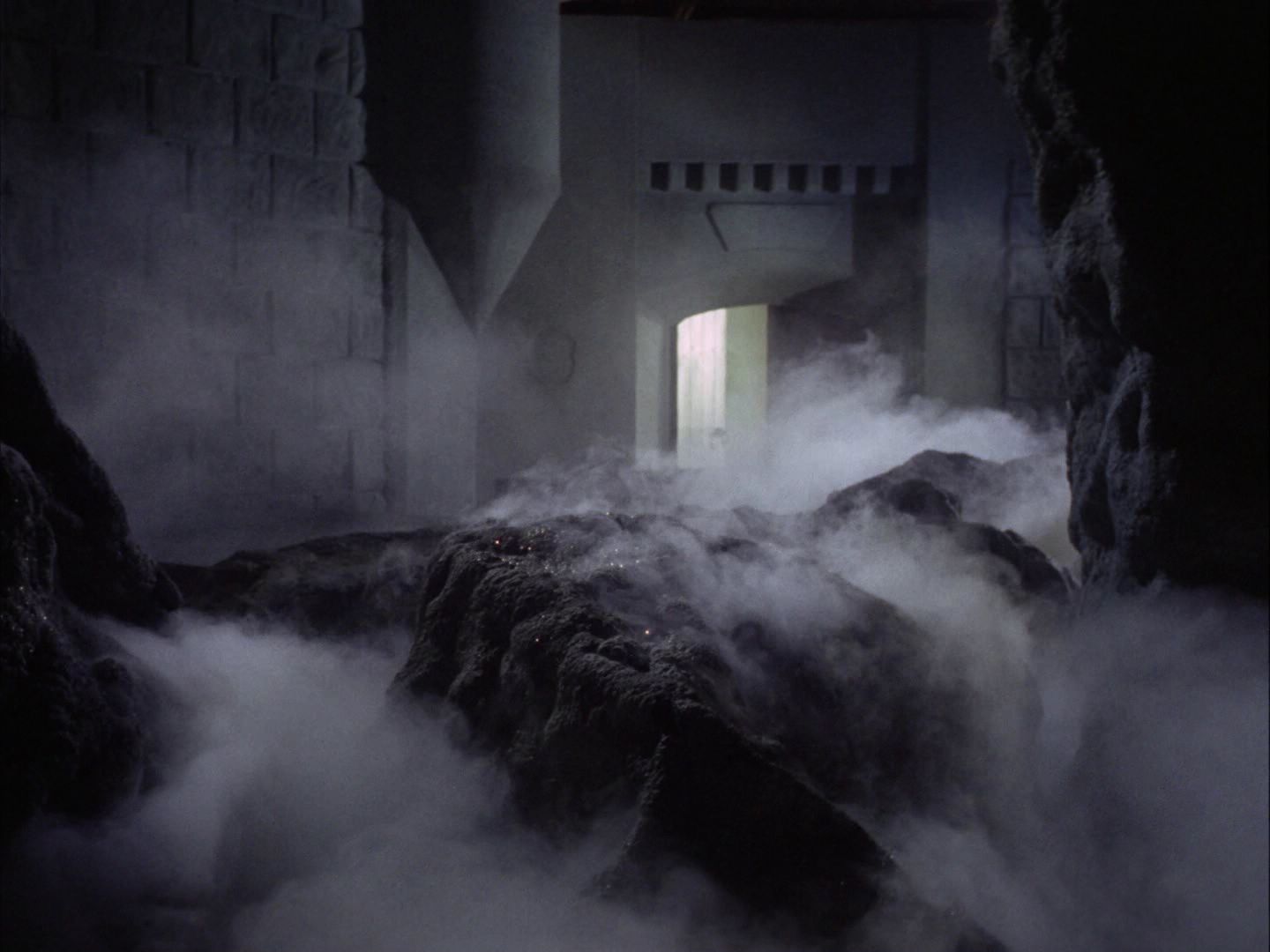 ariane179254_StarTrek_2x07_Catspaw_0614.jpg