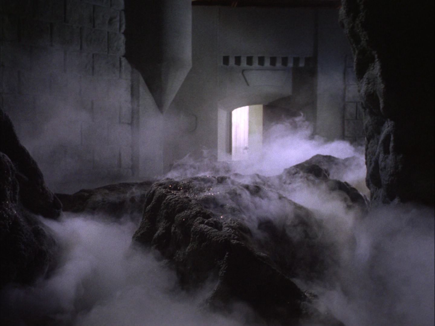 ariane179254_StarTrek_2x07_Catspaw_0644.jpg