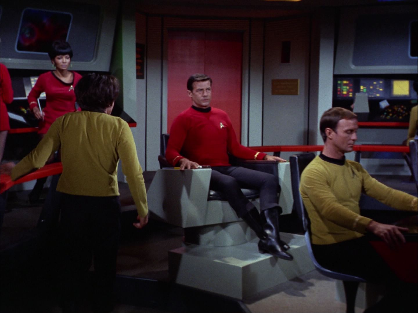 ariane179254_StarTrek_2x07_Catspaw_0792.jpg