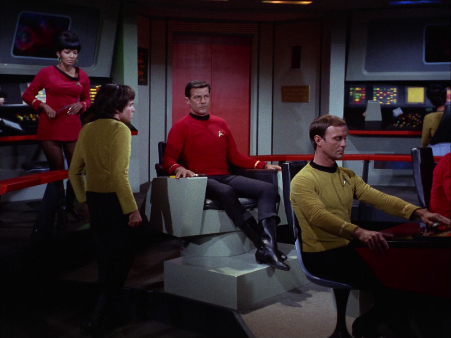 ariane179254_StarTrek_2x07_Catspaw_0793.jpg