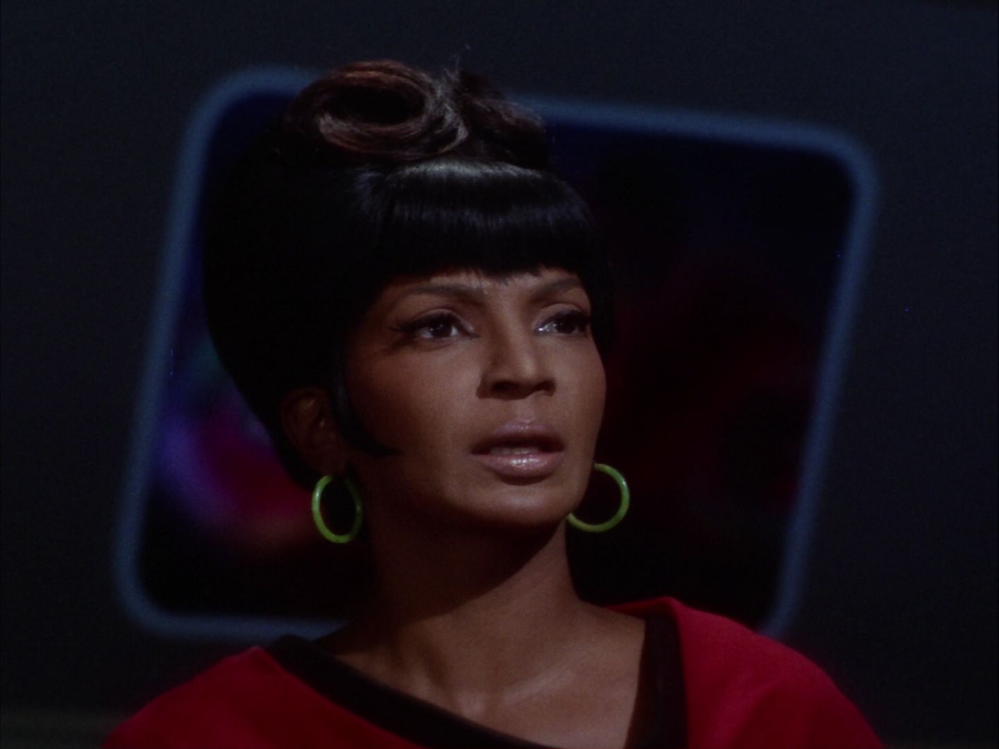 ariane179254_StarTrek_2x07_Catspaw_0808.jpg