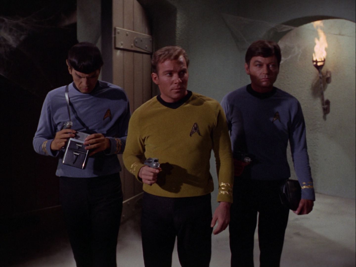 ariane179254_StarTrek_2x07_Catspaw_0842.jpg