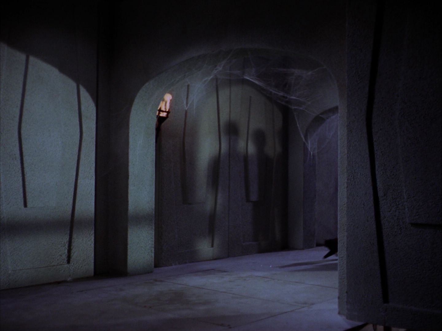 ariane179254_StarTrek_2x07_Catspaw_0886.jpg