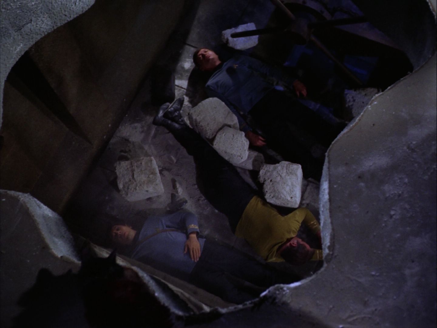ariane179254_StarTrek_2x07_Catspaw_0901.jpg
