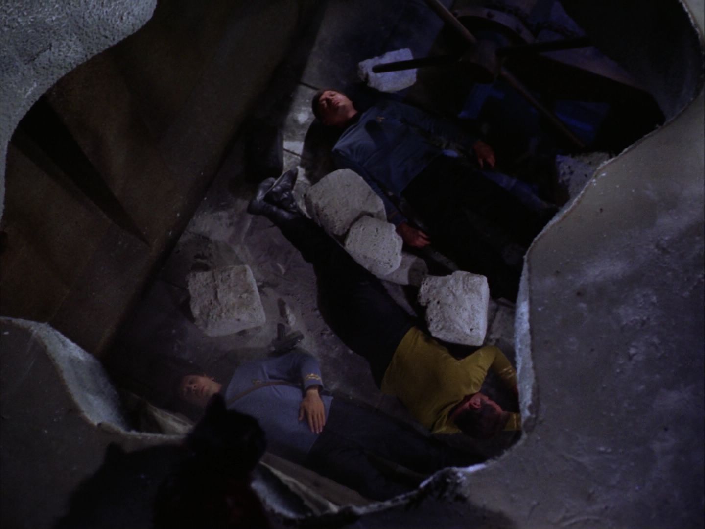 ariane179254_StarTrek_2x07_Catspaw_0902.jpg