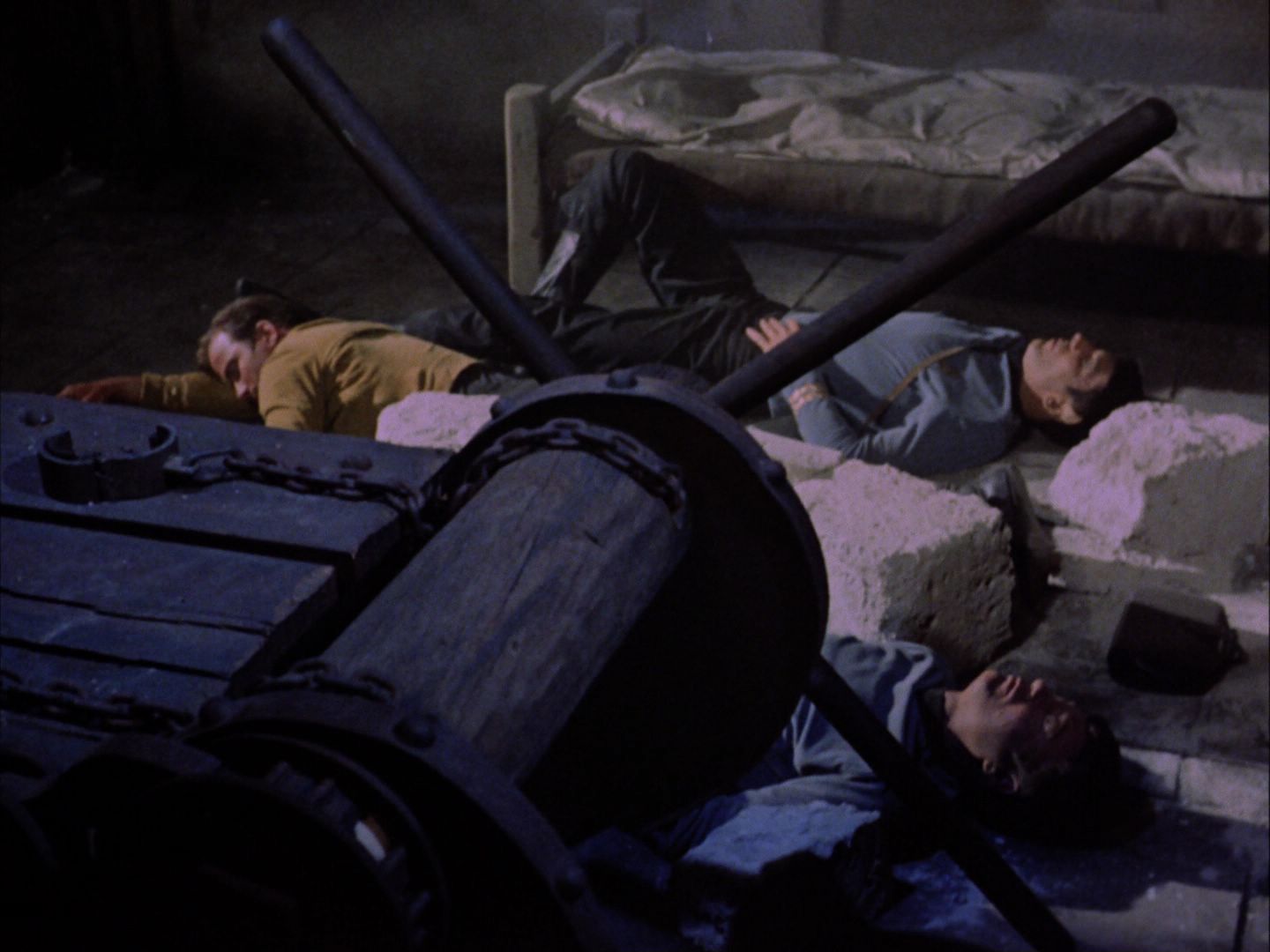 ariane179254_StarTrek_2x07_Catspaw_0908.jpg