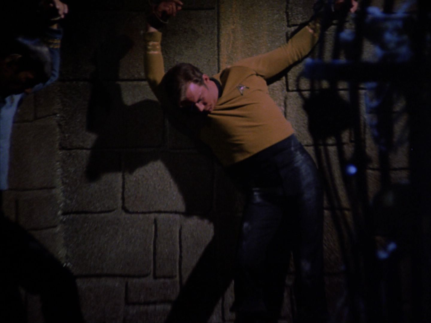 ariane179254_StarTrek_2x07_Catspaw_0920.jpg