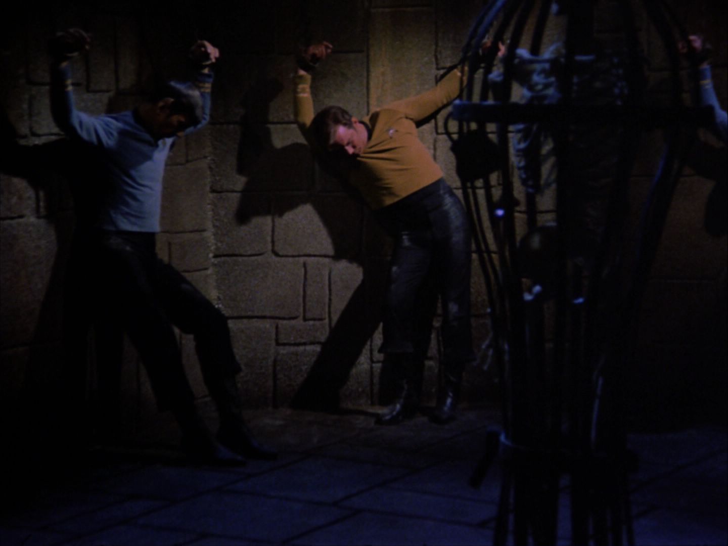ariane179254_StarTrek_2x07_Catspaw_0921.jpg