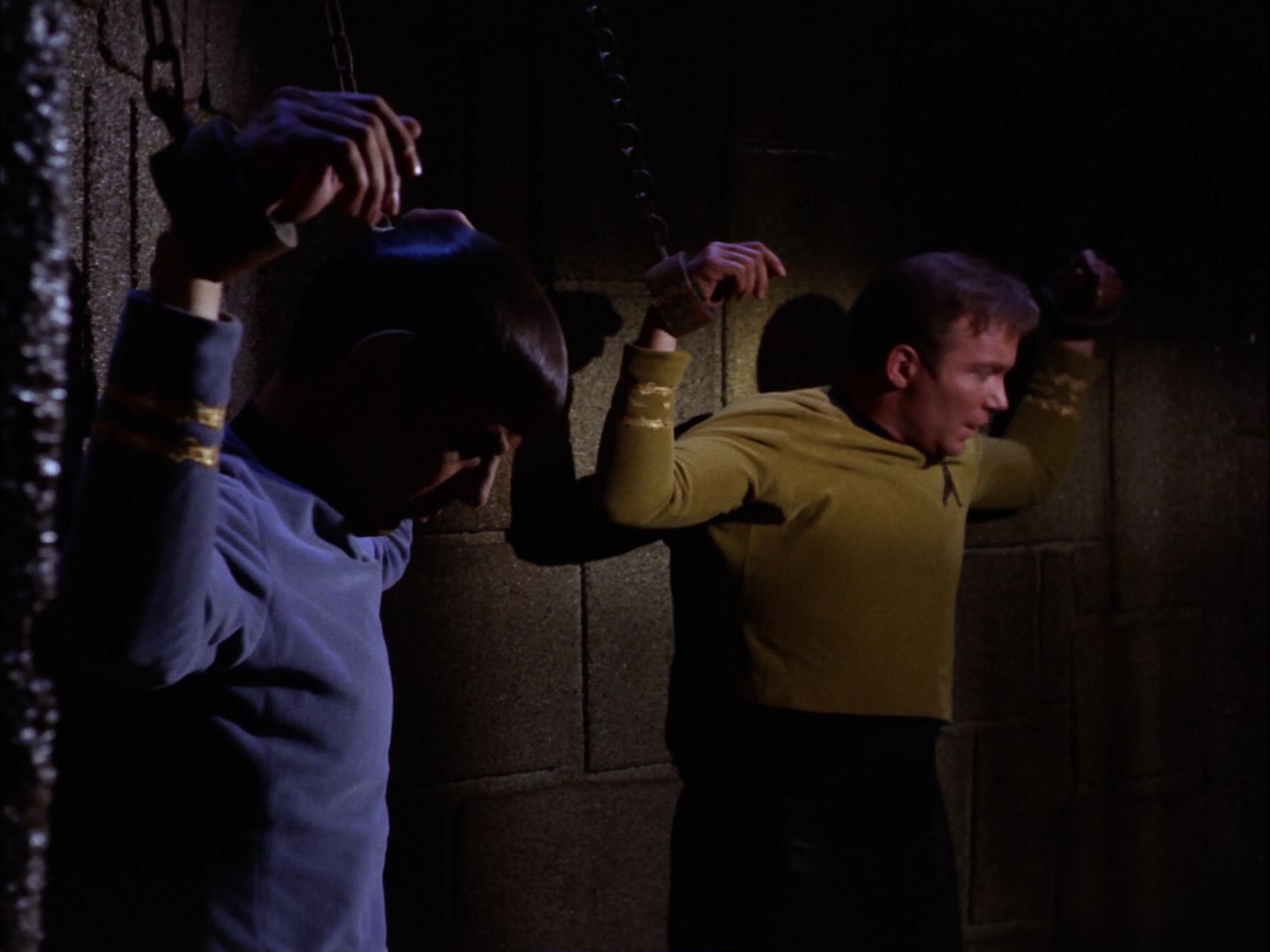 ariane179254_StarTrek_2x07_Catspaw_0956.jpg