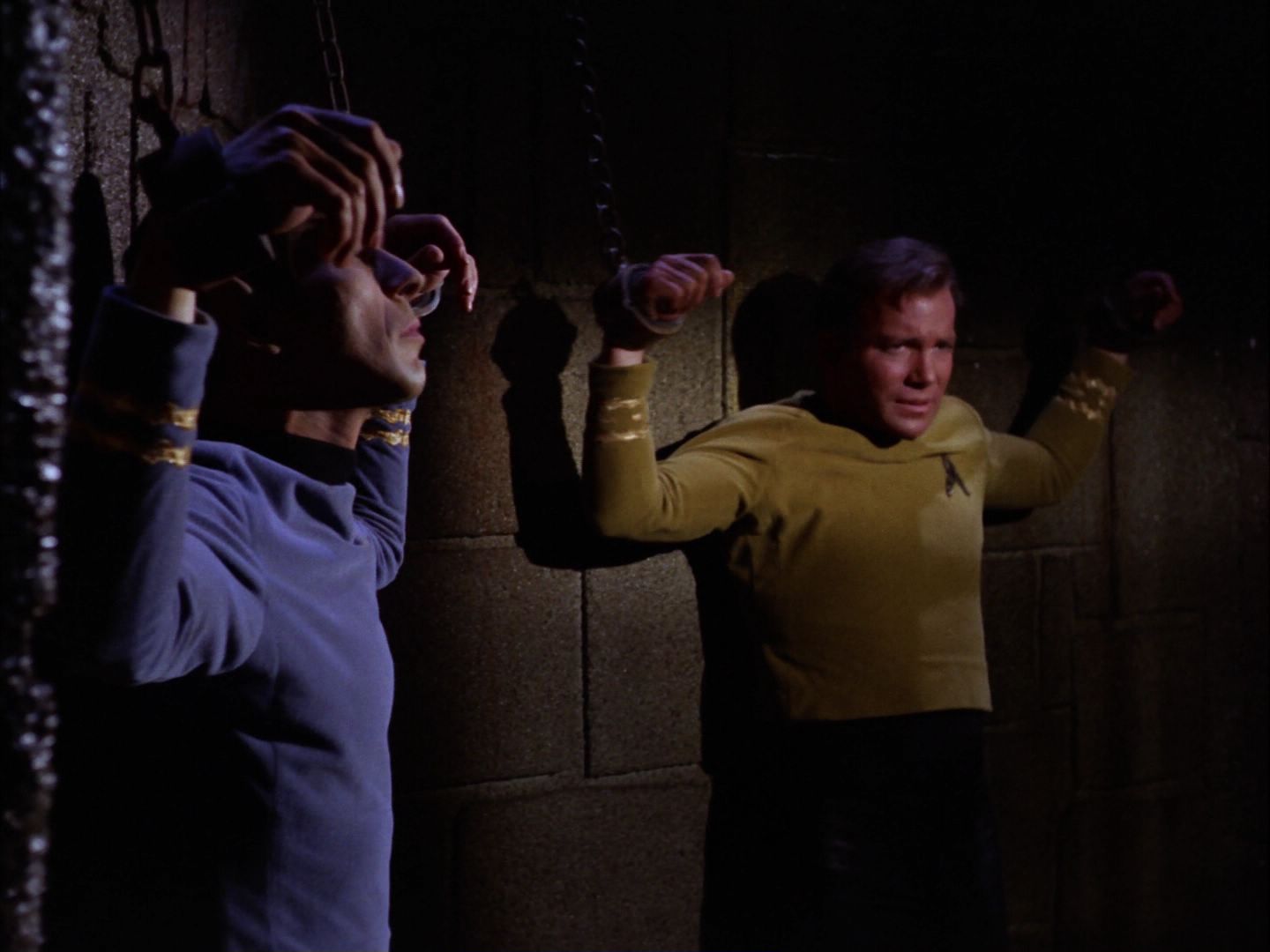 ariane179254_StarTrek_2x07_Catspaw_0964.jpg