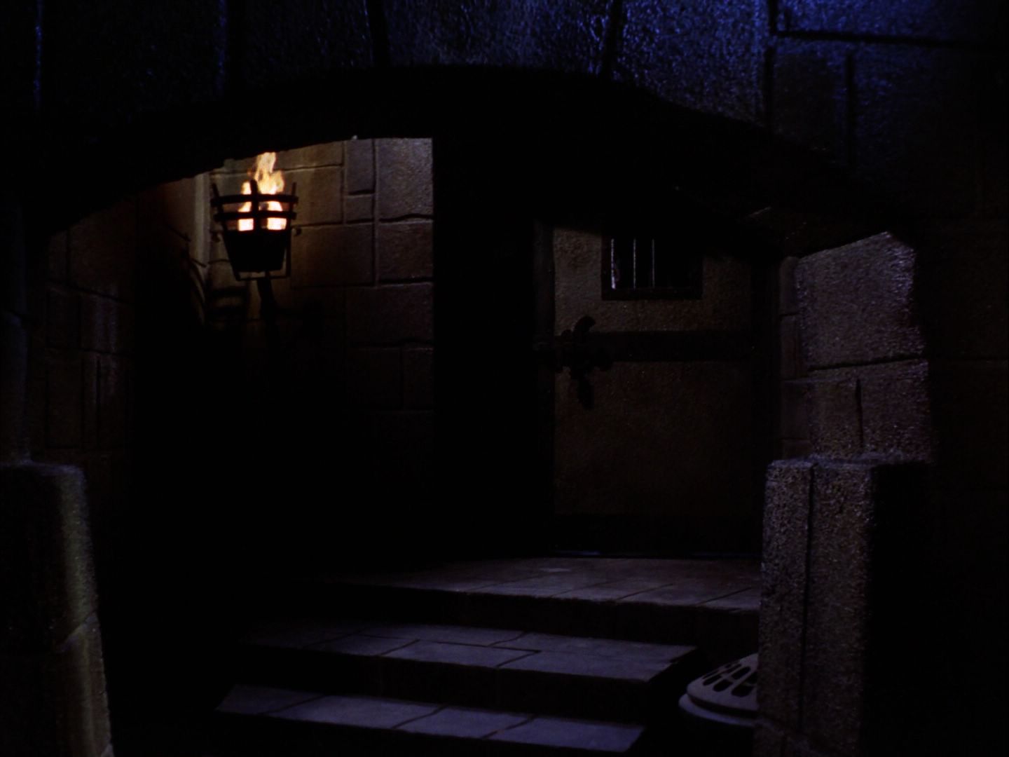 ariane179254_StarTrek_2x07_Catspaw_1012.jpg