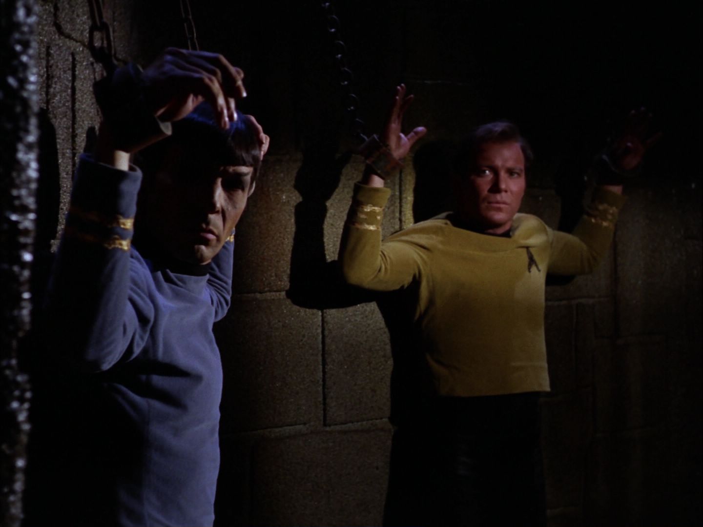 ariane179254_StarTrek_2x07_Catspaw_1014.jpg