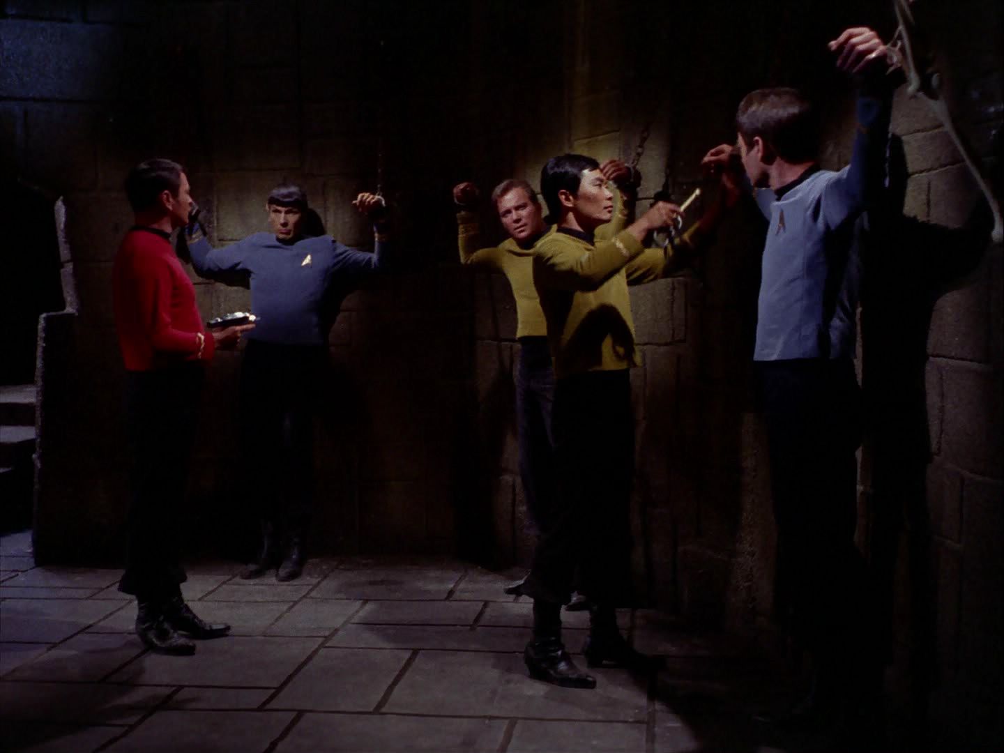ariane179254_StarTrek_2x07_Catspaw_1108.jpg