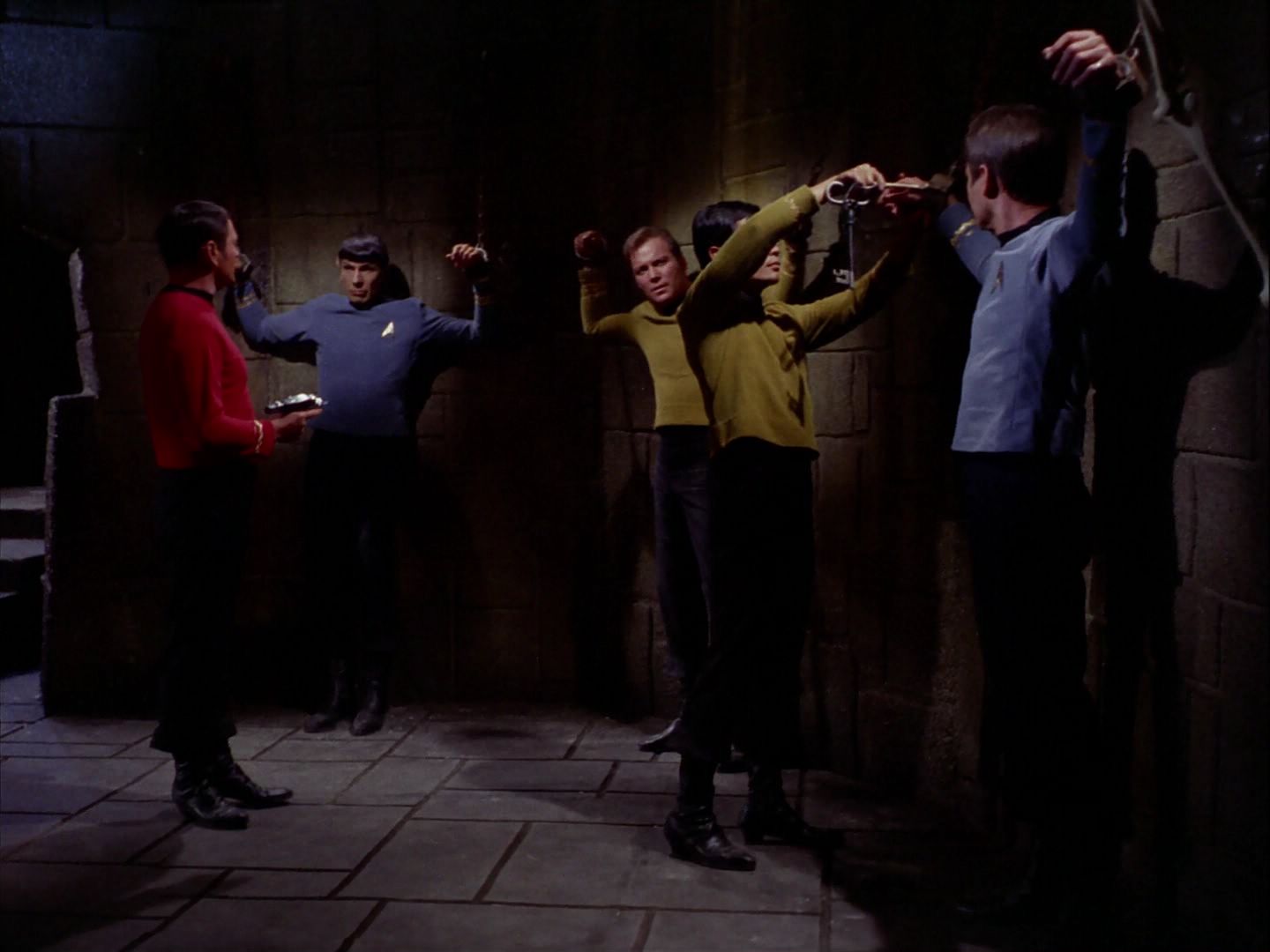 ariane179254_StarTrek_2x07_Catspaw_1109.jpg