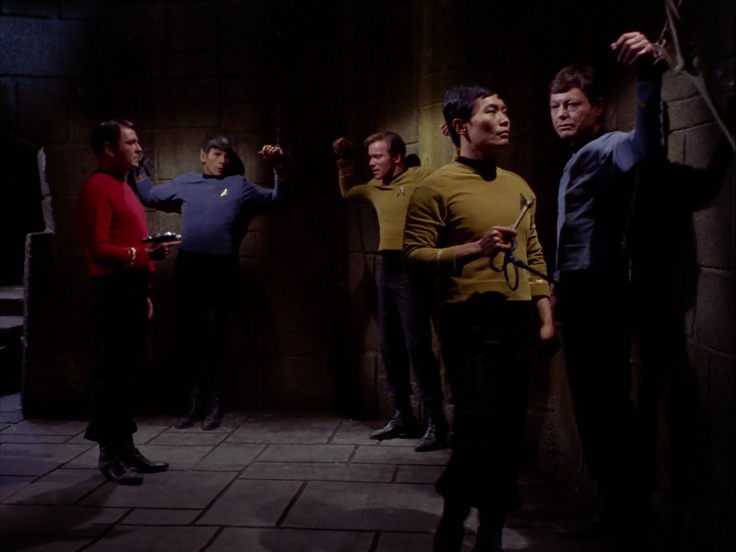ariane179254_StarTrek_2x07_Catspaw_1114.jpg