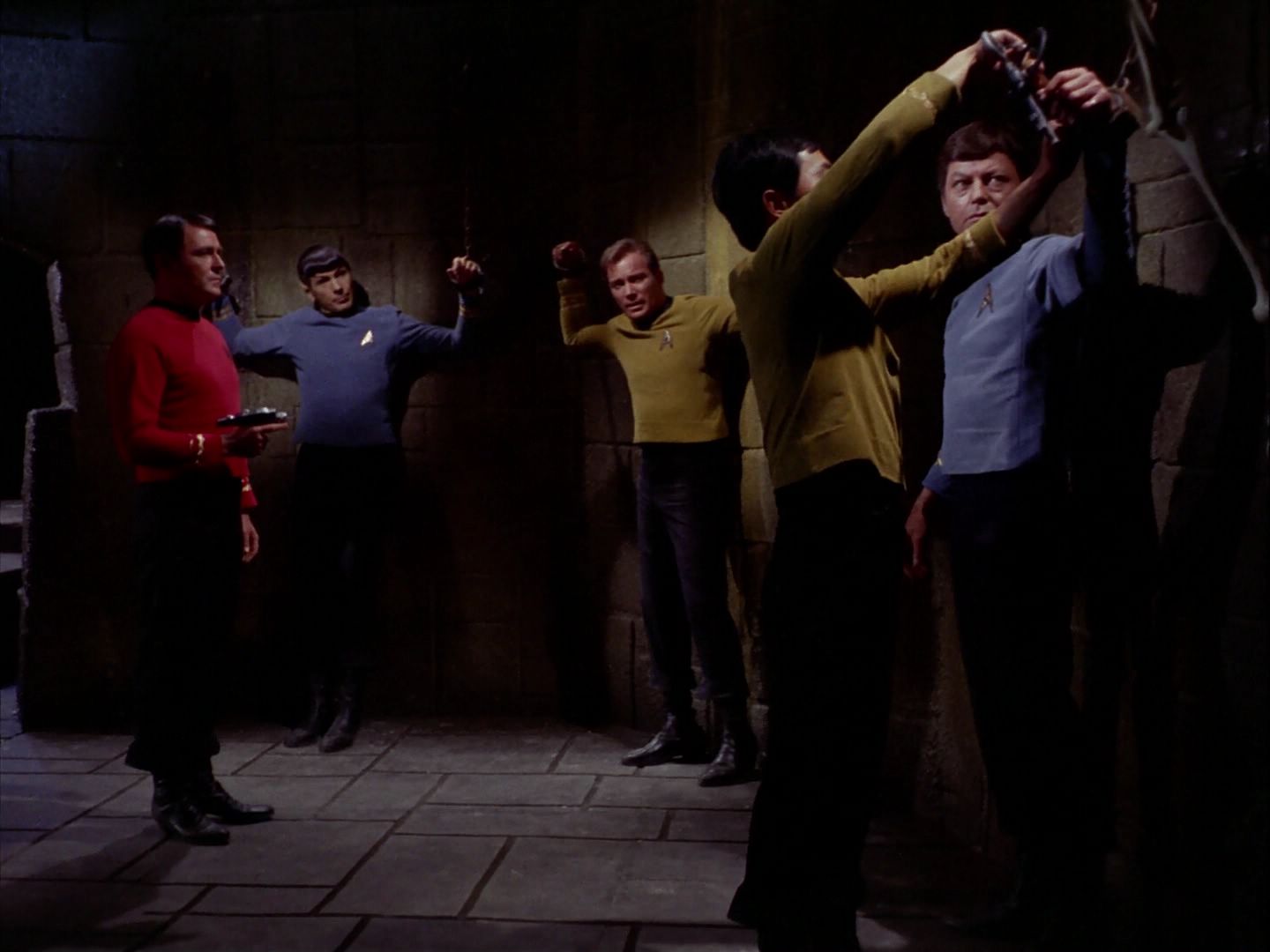 ariane179254_StarTrek_2x07_Catspaw_1116.jpg