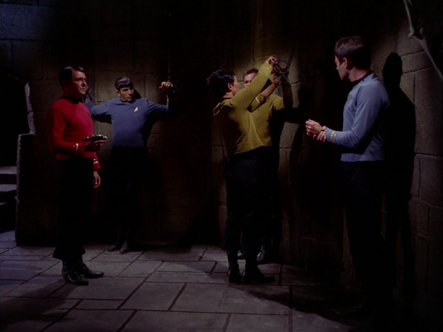 ariane179254_StarTrek_2x07_Catspaw_1122.jpg