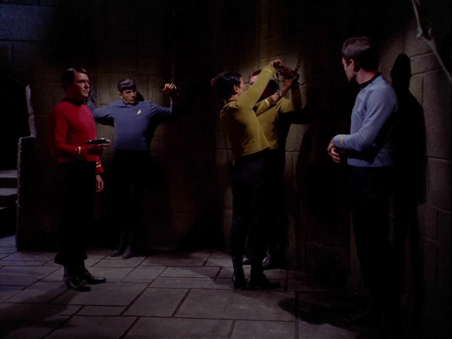 ariane179254_StarTrek_2x07_Catspaw_1124.jpg