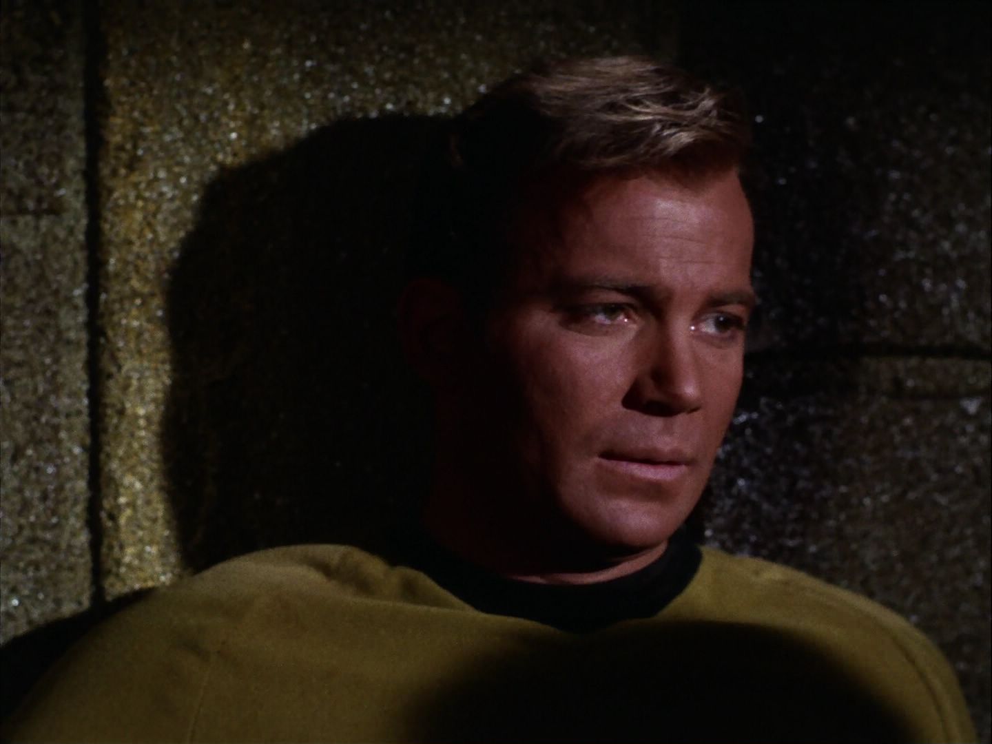 ariane179254_StarTrek_2x07_Catspaw_1127.jpg