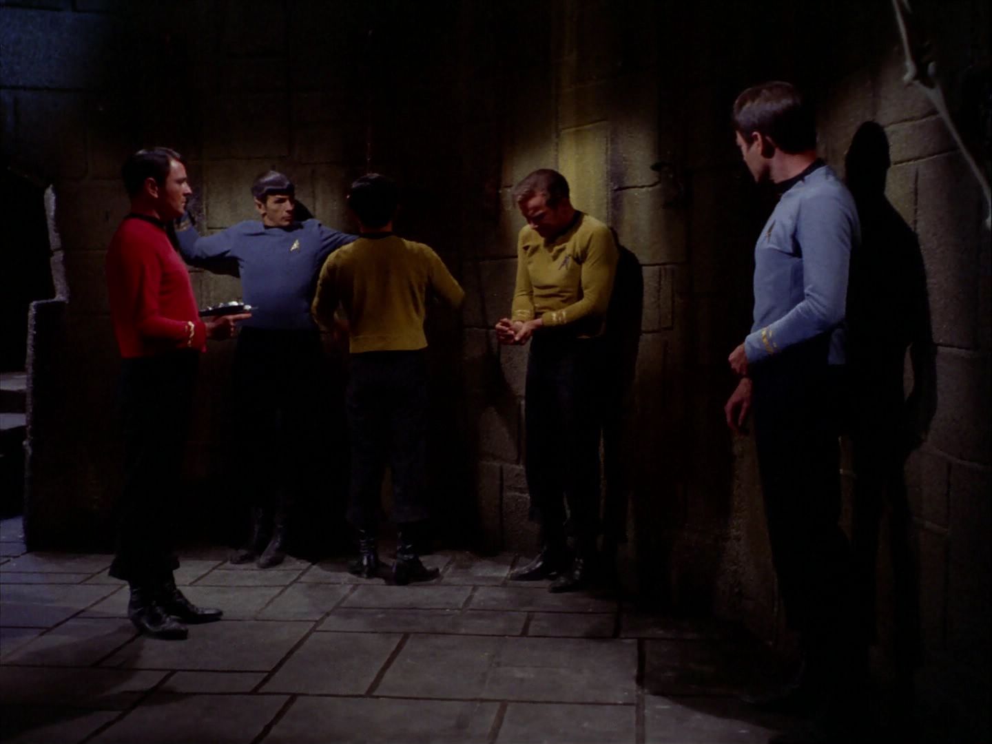 ariane179254_StarTrek_2x07_Catspaw_1134.jpg