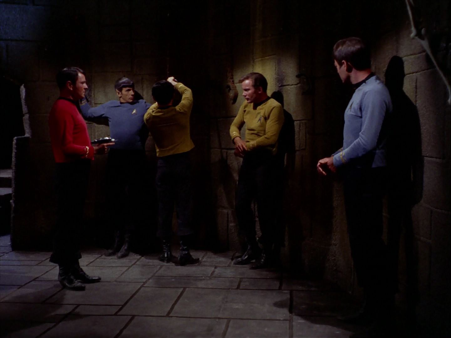 ariane179254_StarTrek_2x07_Catspaw_1135.jpg