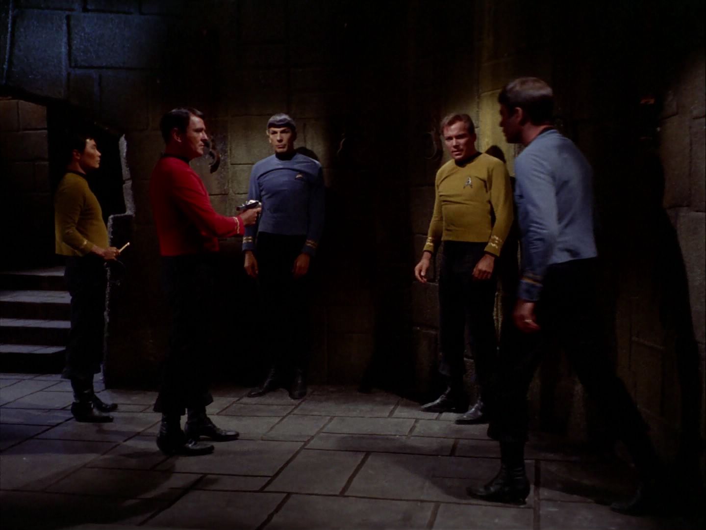 ariane179254_StarTrek_2x07_Catspaw_1149.jpg