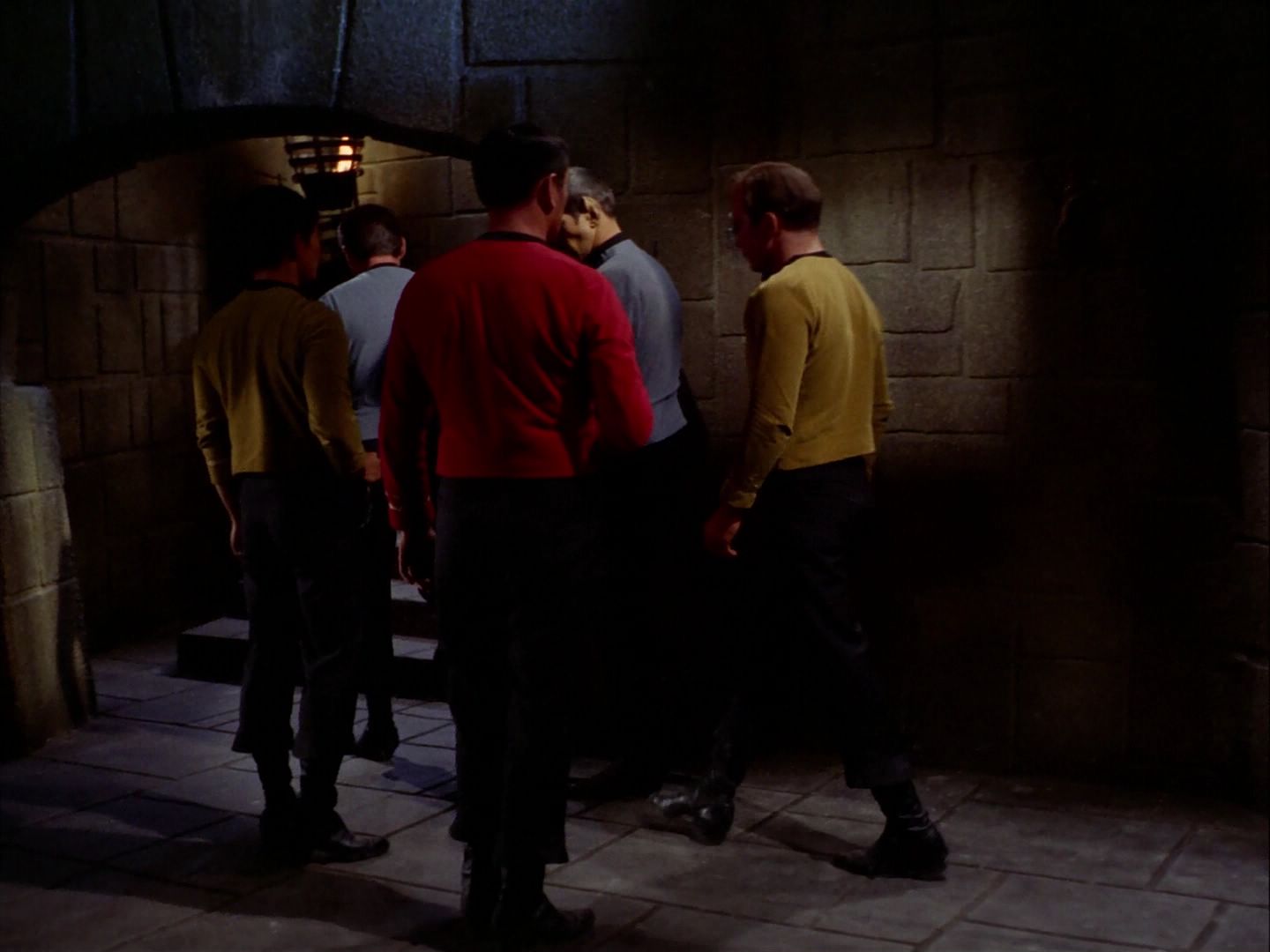 ariane179254_StarTrek_2x07_Catspaw_1156.jpg