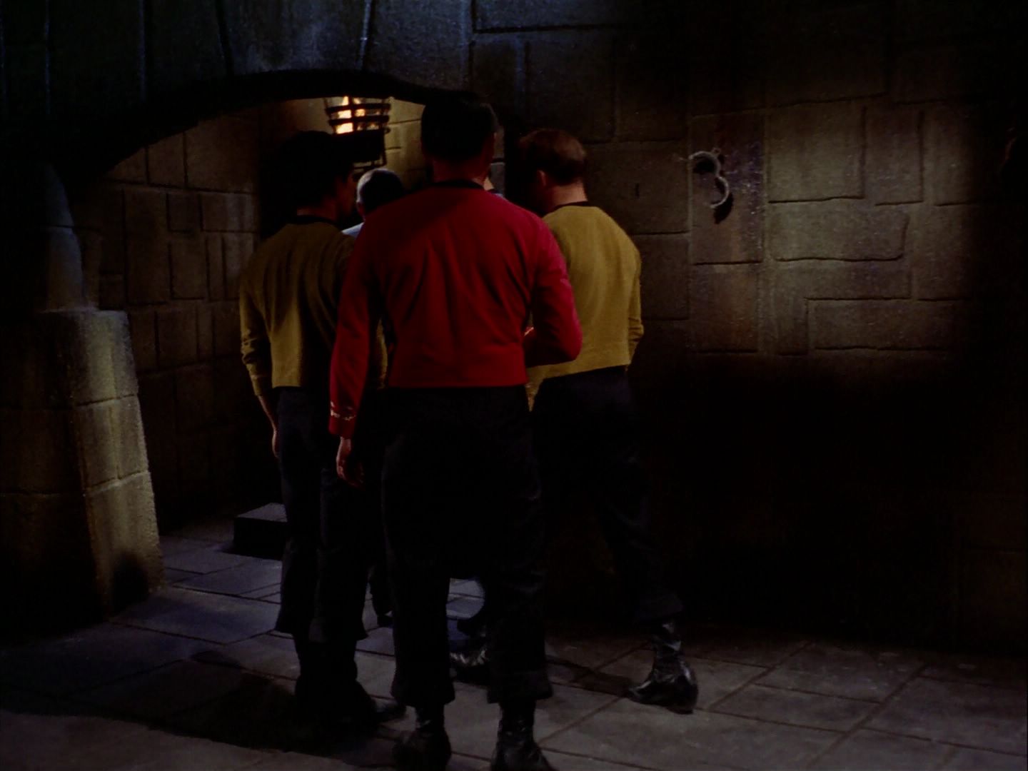 ariane179254_StarTrek_2x07_Catspaw_1157.jpg