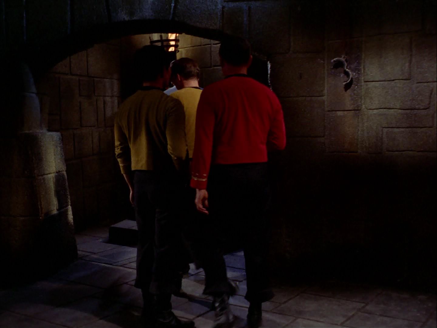 ariane179254_StarTrek_2x07_Catspaw_1158.jpg