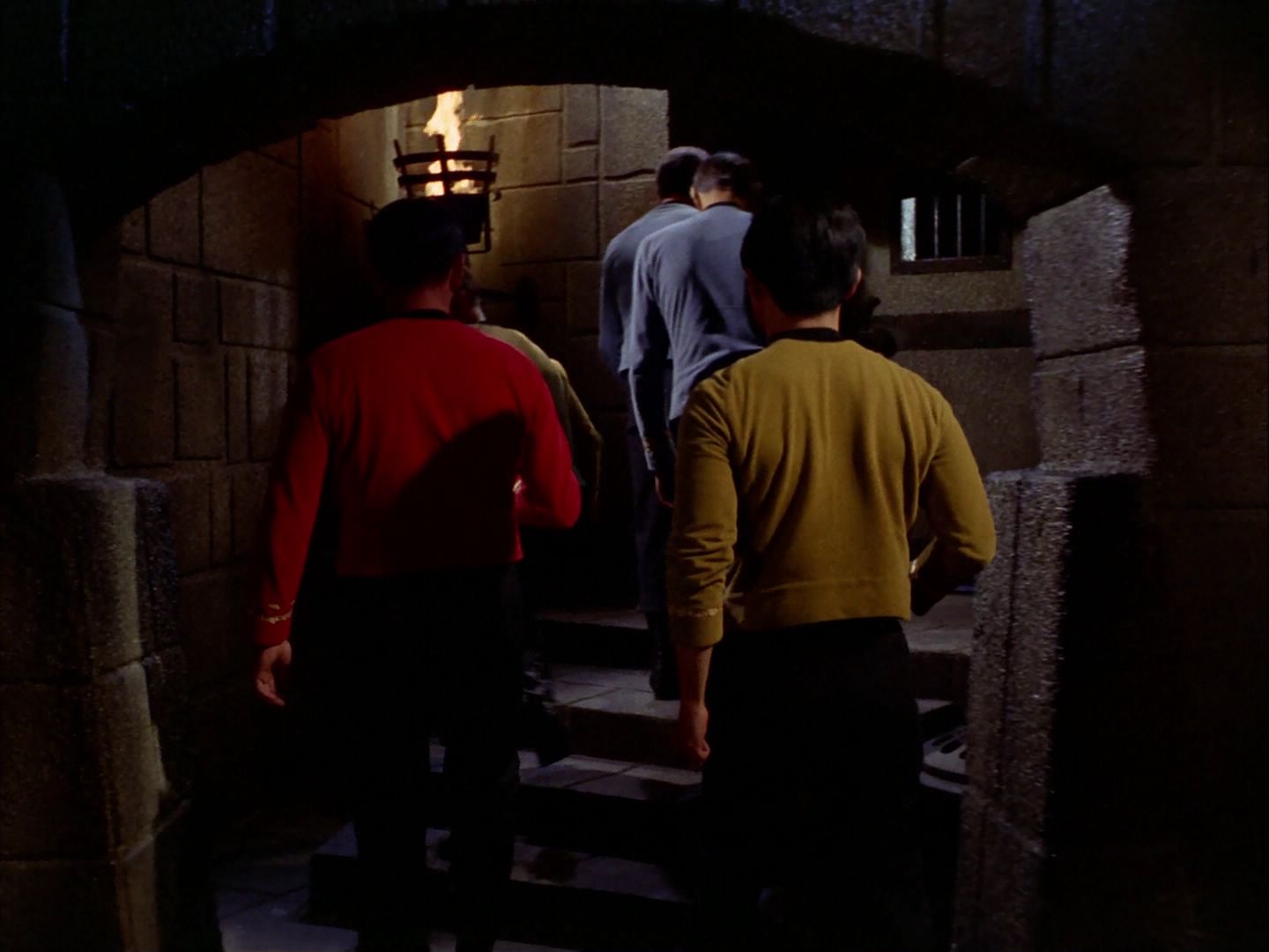 ariane179254_StarTrek_2x07_Catspaw_1161.jpg