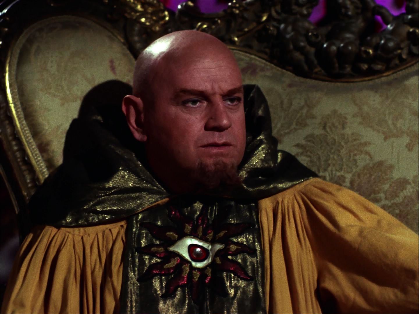 ariane179254_StarTrek_2x07_Catspaw_1165.jpg