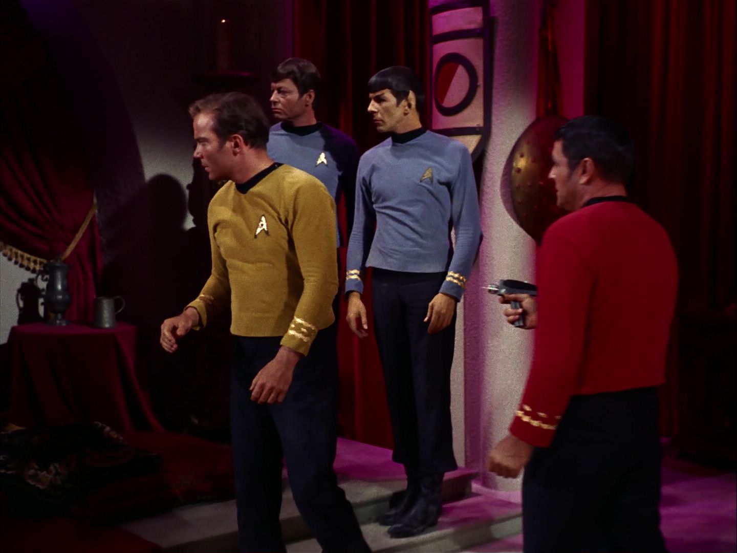 ariane179254_StarTrek_2x07_Catspaw_1176.jpg