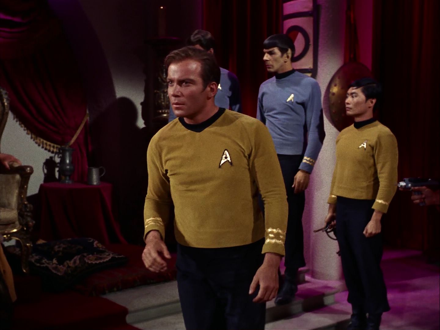 ariane179254_StarTrek_2x07_Catspaw_1179.jpg