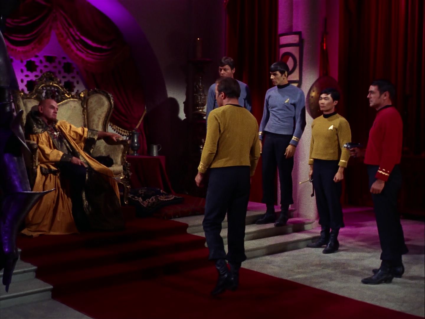 ariane179254_StarTrek_2x07_Catspaw_1196.jpg