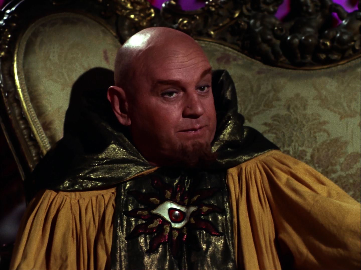 ariane179254_StarTrek_2x07_Catspaw_1216.jpg