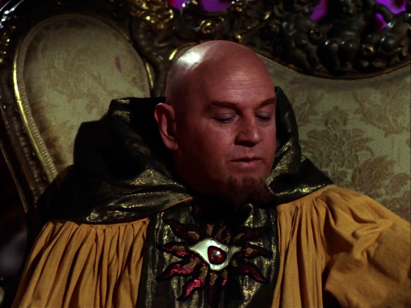 ariane179254_StarTrek_2x07_Catspaw_1233.jpg
