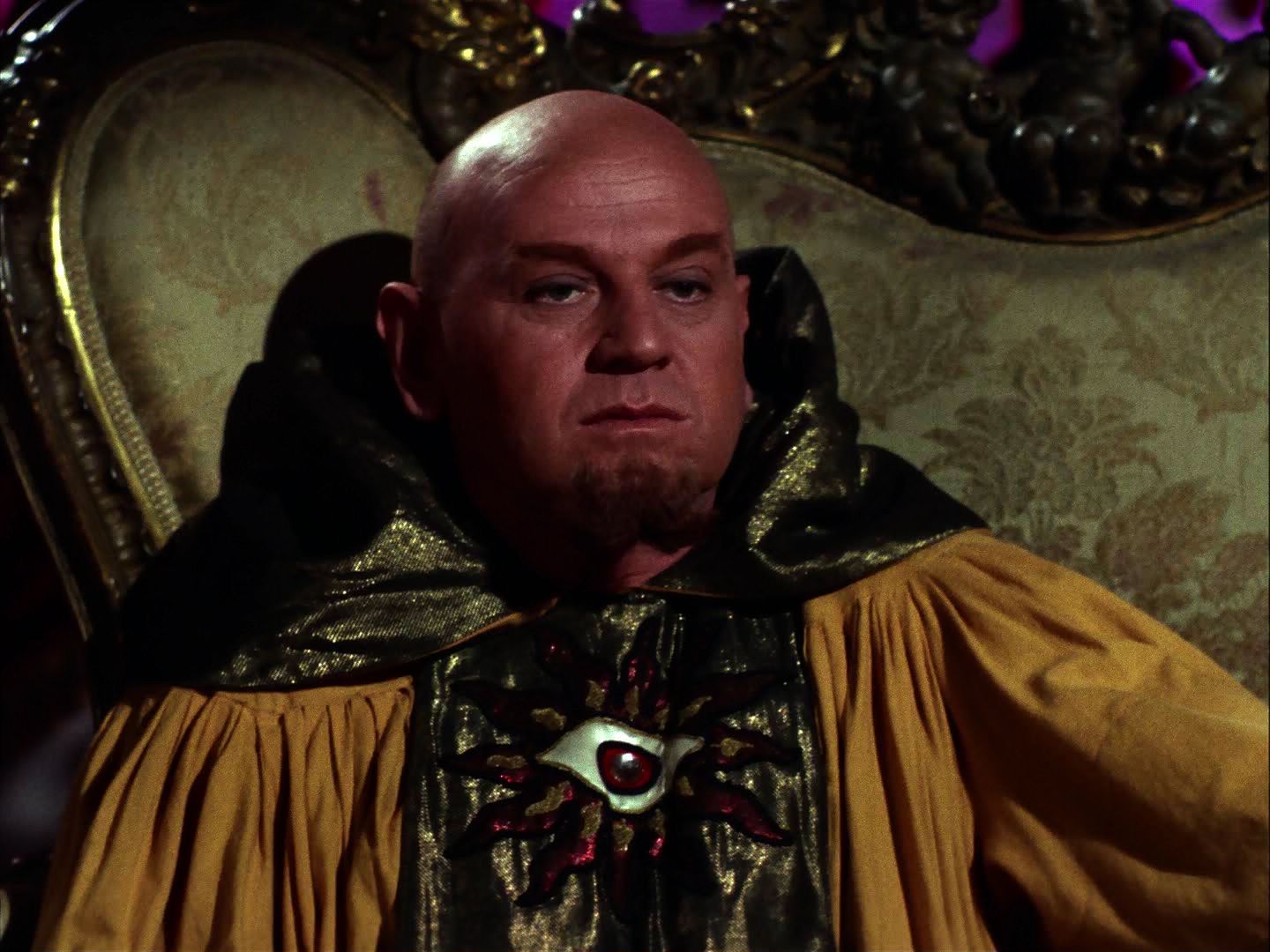 ariane179254_StarTrek_2x07_Catspaw_1243.jpg