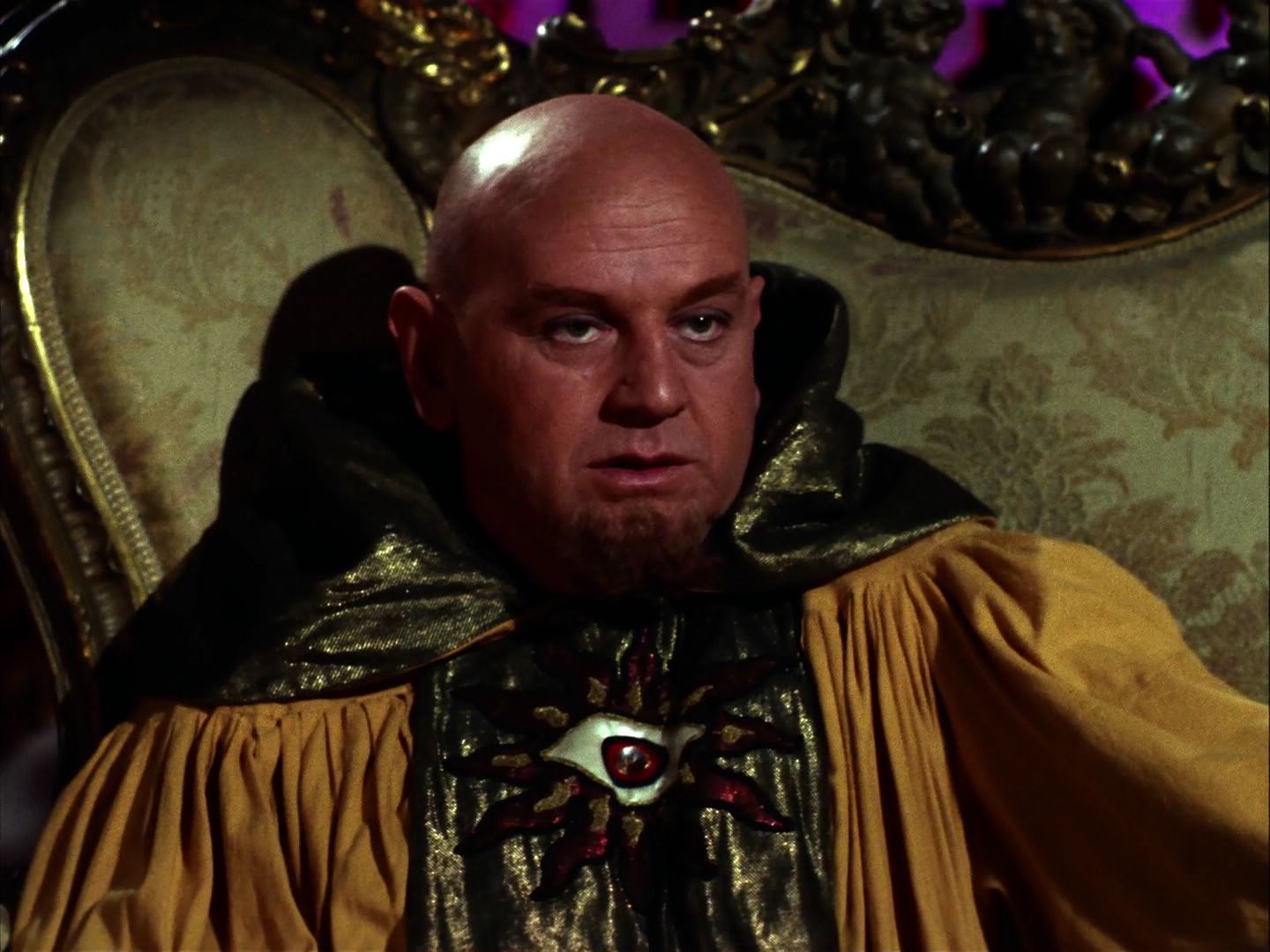 ariane179254_StarTrek_2x07_Catspaw_1251.jpg