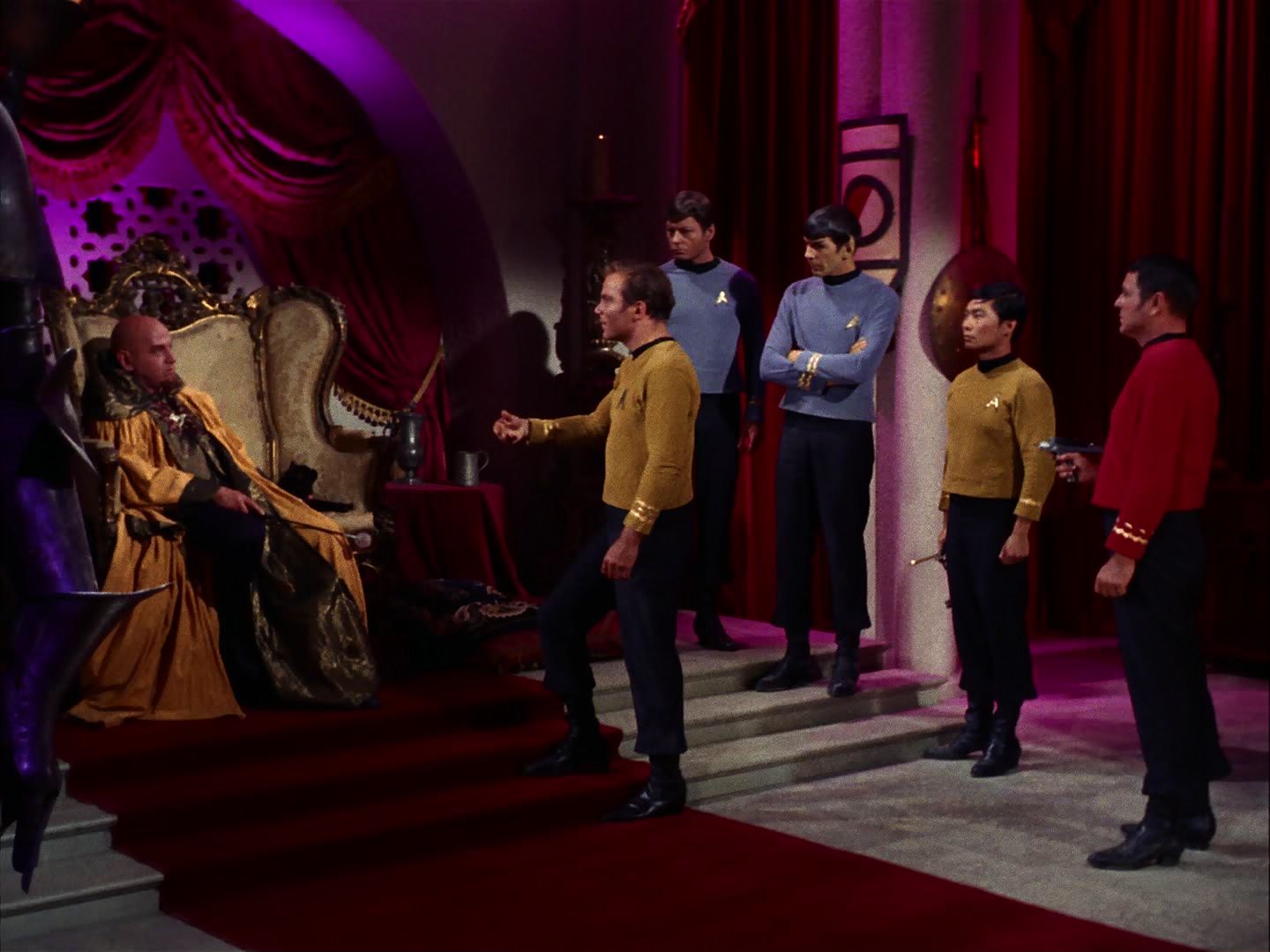 ariane179254_StarTrek_2x07_Catspaw_1263.jpg