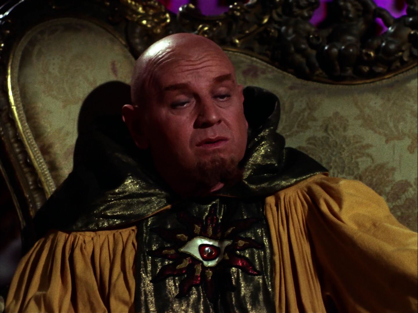 ariane179254_StarTrek_2x07_Catspaw_1267.jpg