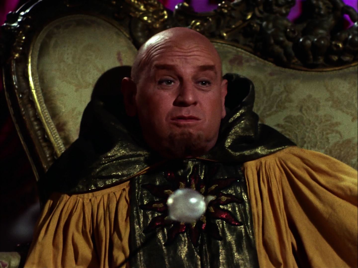 ariane179254_StarTrek_2x07_Catspaw_1301.jpg
