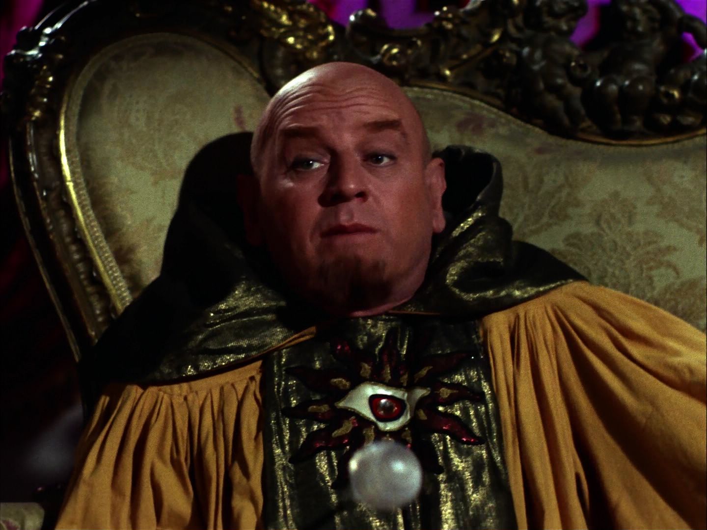 ariane179254_StarTrek_2x07_Catspaw_1302.jpg