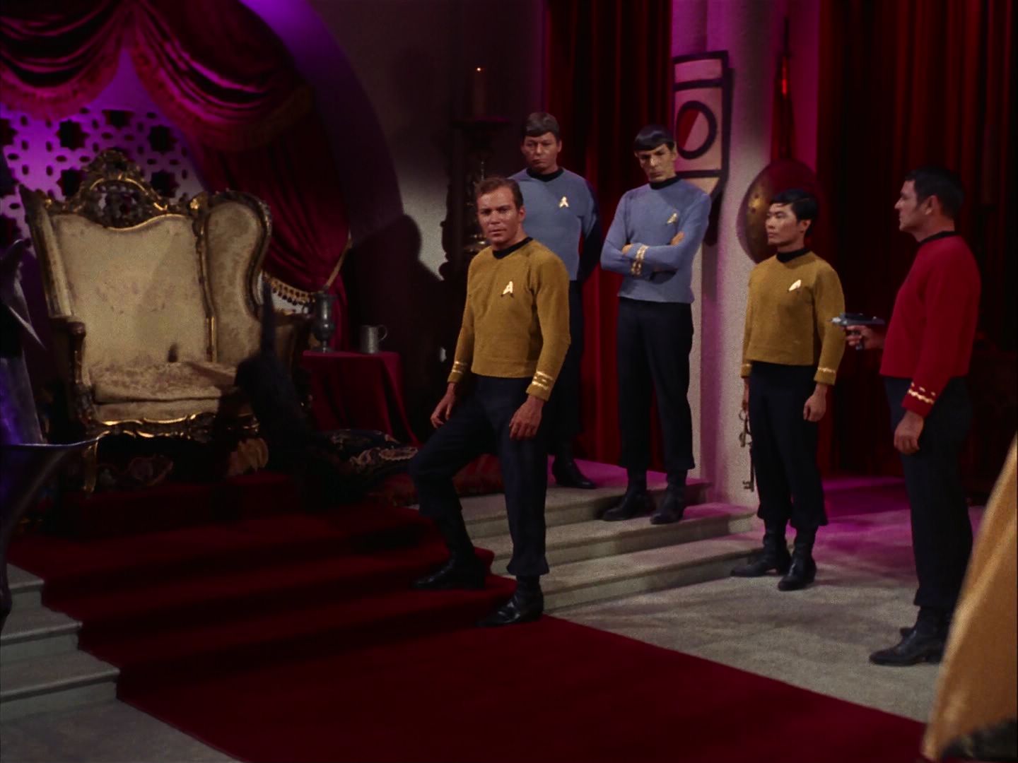 ariane179254_StarTrek_2x07_Catspaw_1311.jpg